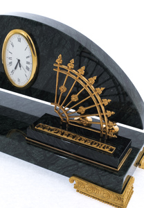 Часы из итальянского мрамора "Санкт-Петербург" с бронзой