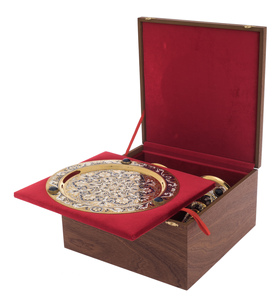 A set of cups on a platter, with lapis lazuli, Zlatoust