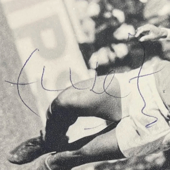 Autographed photo of the football player Eisebio