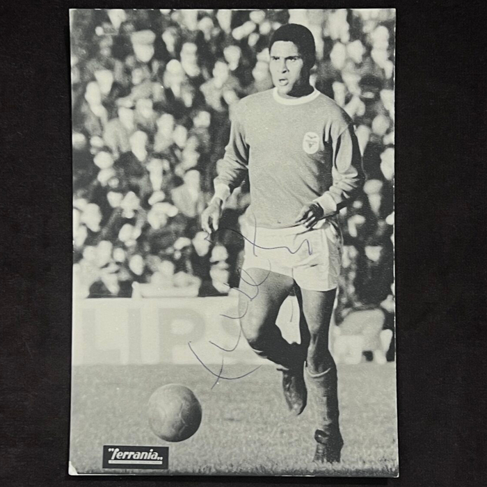 Autographed photo of the football player Eisebio