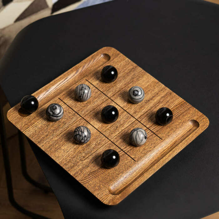The board game Tic Tac Toe "Picasso"