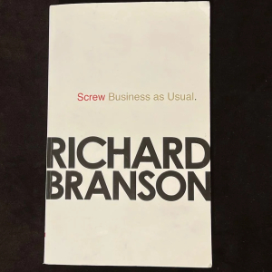 Книга "Screw Business as Usual" с автографом предпринимателя Ричарда Брэнсона