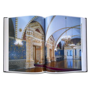 Книга в кожаном переплете "Московский Кремль из глубины Веков"