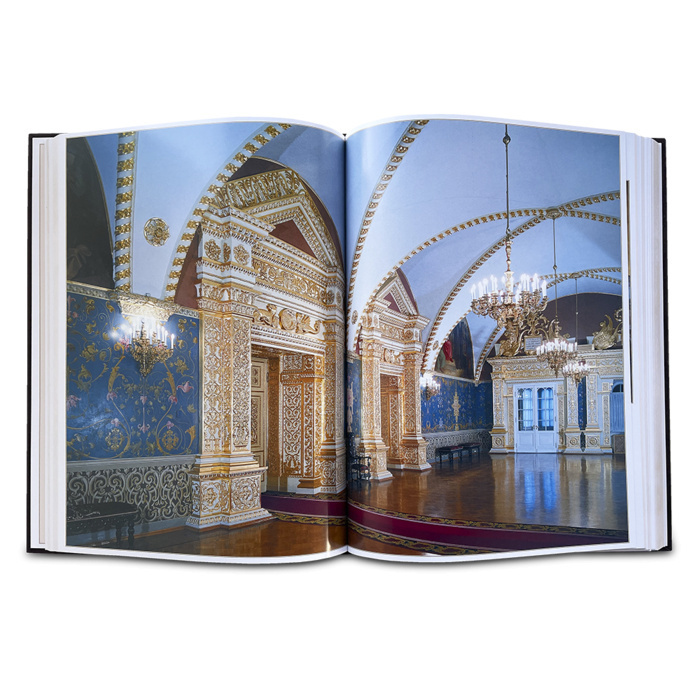 Книга в кожаном переплете "Московский Кремль из глубины Веков"