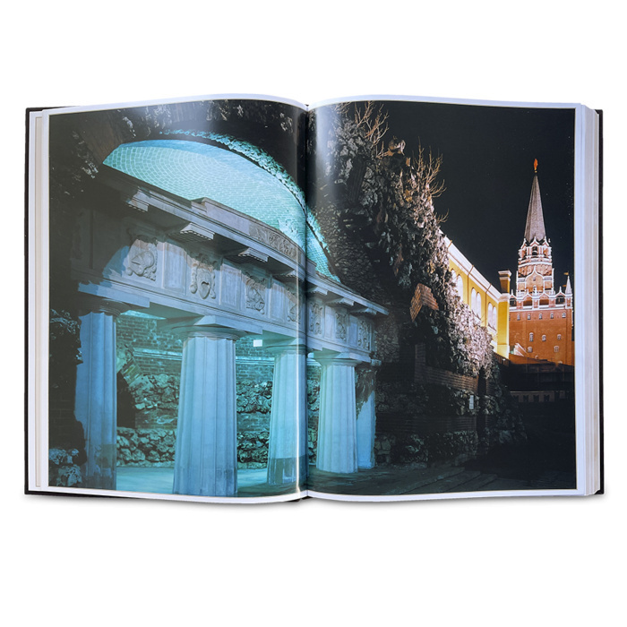 Книга в кожаном переплете "Московский Кремль из глубины Веков"