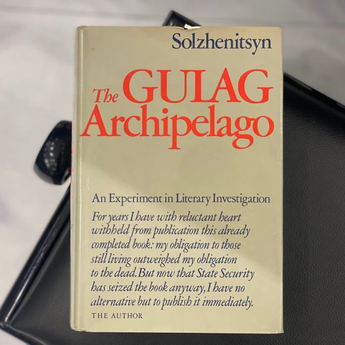 Книга c рукописным пожеланием и автографом журналиста и писателя Томаса Портера Уитни