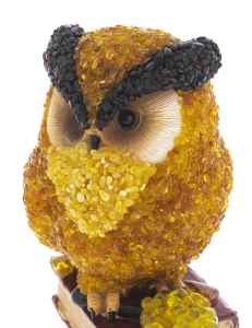 Amber sculpture "Owl with books"