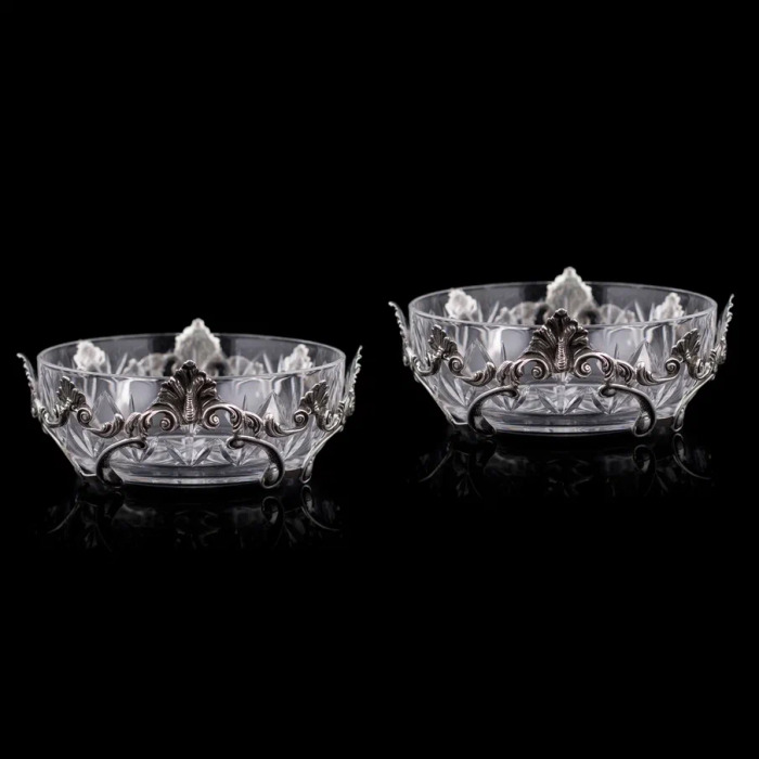 A pair of Moderna candy bowls