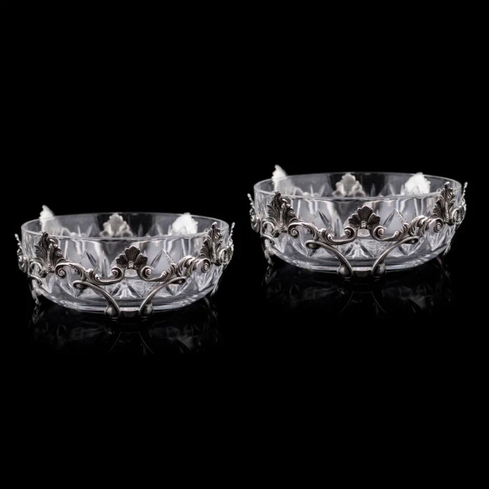 A pair of Moderna candy bowls