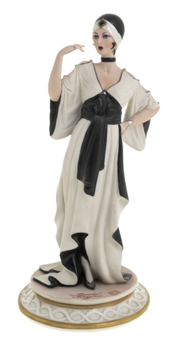 Statuette "Lady" in black and white