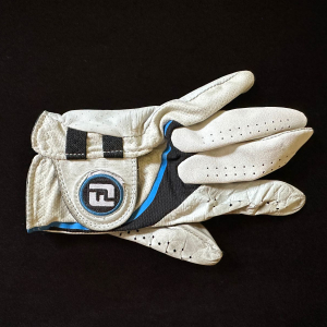 An autographed glove by golfer Sofia Anokhina