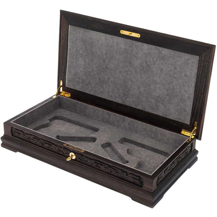 A box for weapons made of stained oak and amber "Patriot"