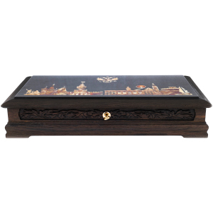 A box for weapons made of stained oak and amber "Patriot"