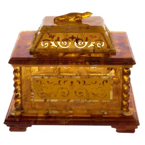The box made of amber "Salamander"