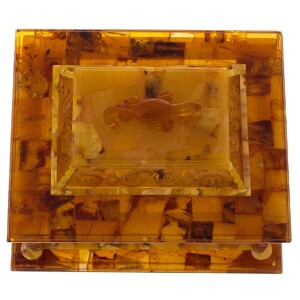 The box made of amber "Salamander"