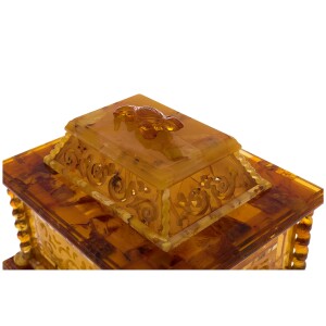 The box made of amber "Salamander"