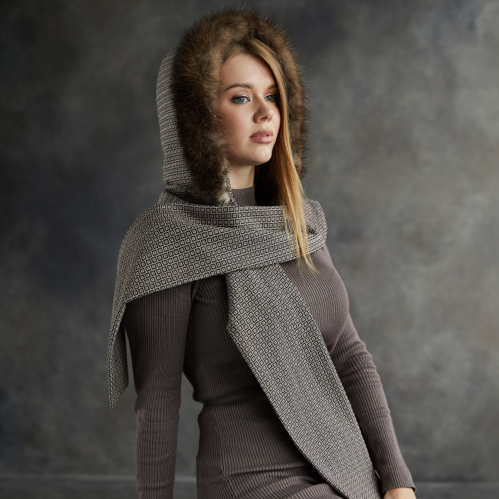 Women's bonnet with sable fur trim "Galant"