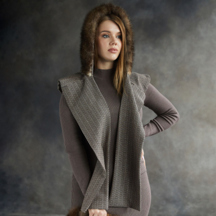 Women's bonnet with sable fur trim "Galant"