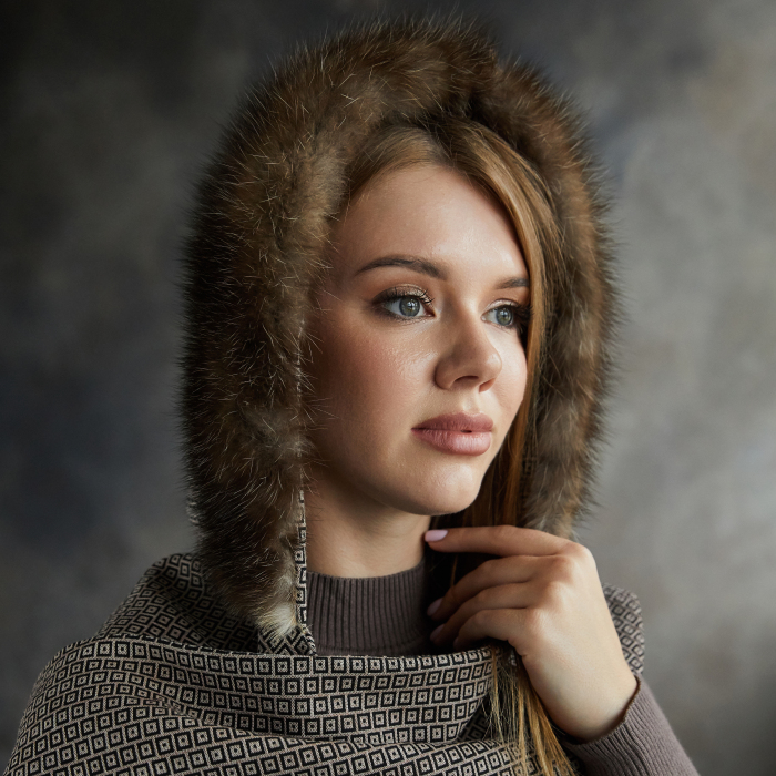 Women's bonnet with sable fur trim "Galant"