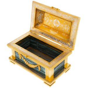 Box made of ophicalcite "Artichoke"