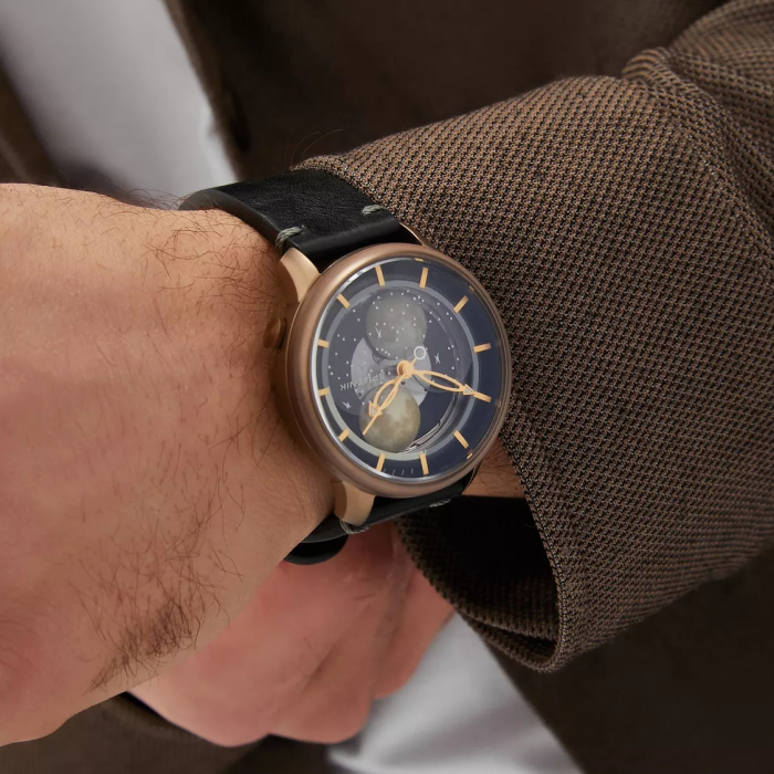 Lincor "Sputnik" self-winding mechanical wristwatch in black and beige with a black strap