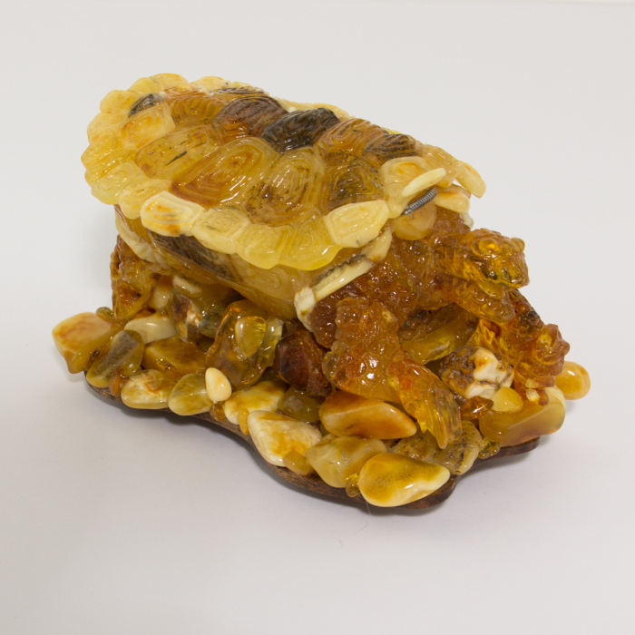 Souvenir box made of amber "Turtle"