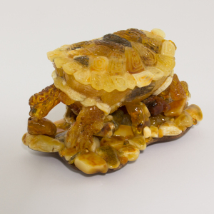 Souvenir box made of amber "Turtle"