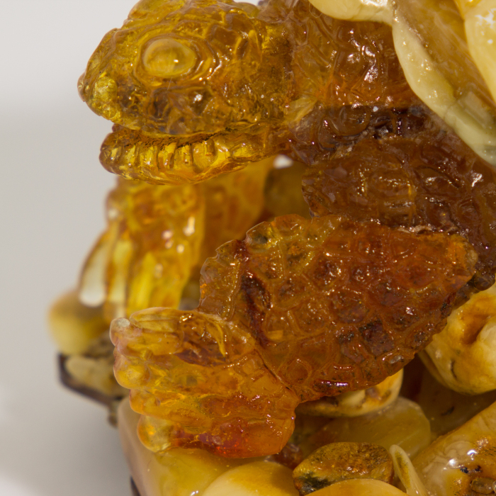 Souvenir box made of amber "Turtle"