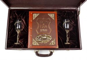 Набор бокалов для шампанского "Ангел" с подарочной книгой "Вино и еда"
